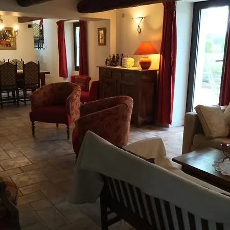 Typical Provencal Mas With Pool, A Little Corner Of Paradise With View Of Sainte Victoire, Close To Aix En Provence, Sleeps 10. 别墅