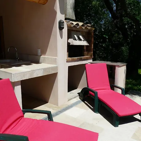 Typical Provencal Mas With Pool, A Little Corner Of Paradise With View Of Sainte Victoire, Close To Aix En Provence, Sleeps 10. 别墅